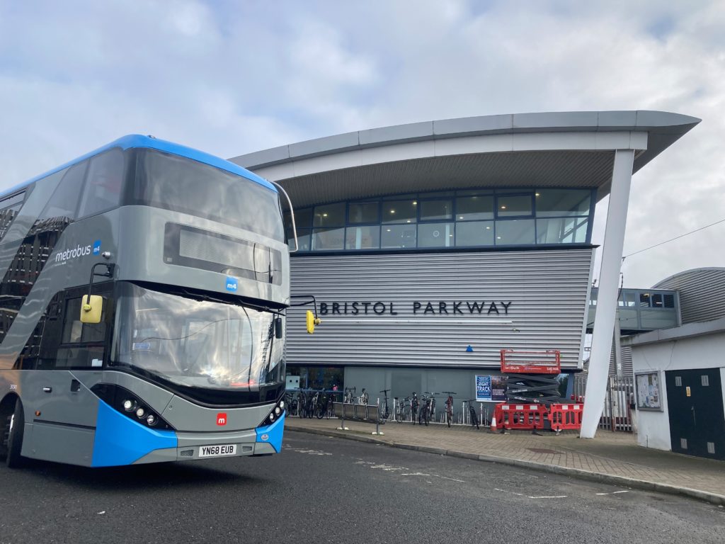 The m4 metrobus buses are light blue and grey.